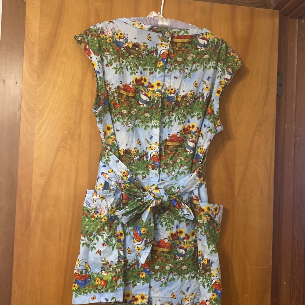 VTG Adorable Apron Dress! - Picture 4 of 16